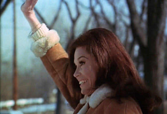 mary-tyler-moore-show-season-3-opening-credits-mary-waving-review-episode-guide